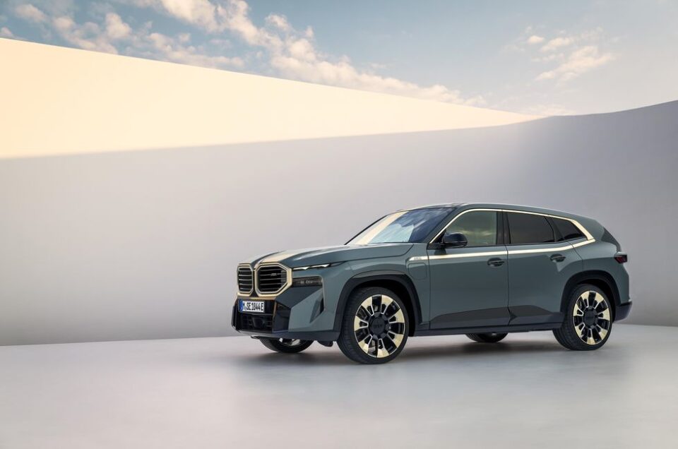 2023 BMW XM Is a Hybrid Super-SUV with 644 HP and a Crazy Design (PHOTO)