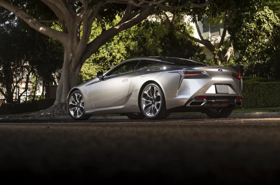 The 3 Best Luxury Hybrid Cars of 2022 and 2023 Are All Lexus Models (PHOTO)