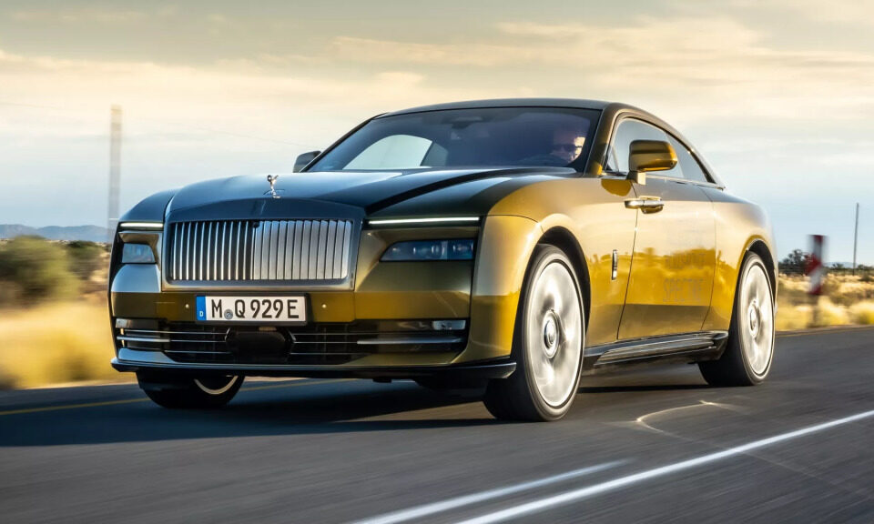 The First Mass-Produced Rolls-Royce Specter Electric Car (PHOTO)