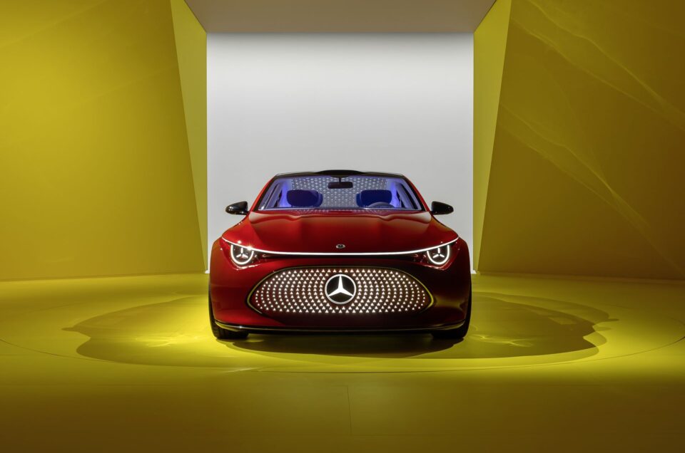Mercedes-Benz Concept CLA-Class Is a Long-Range EV Stunner (PHOTO)