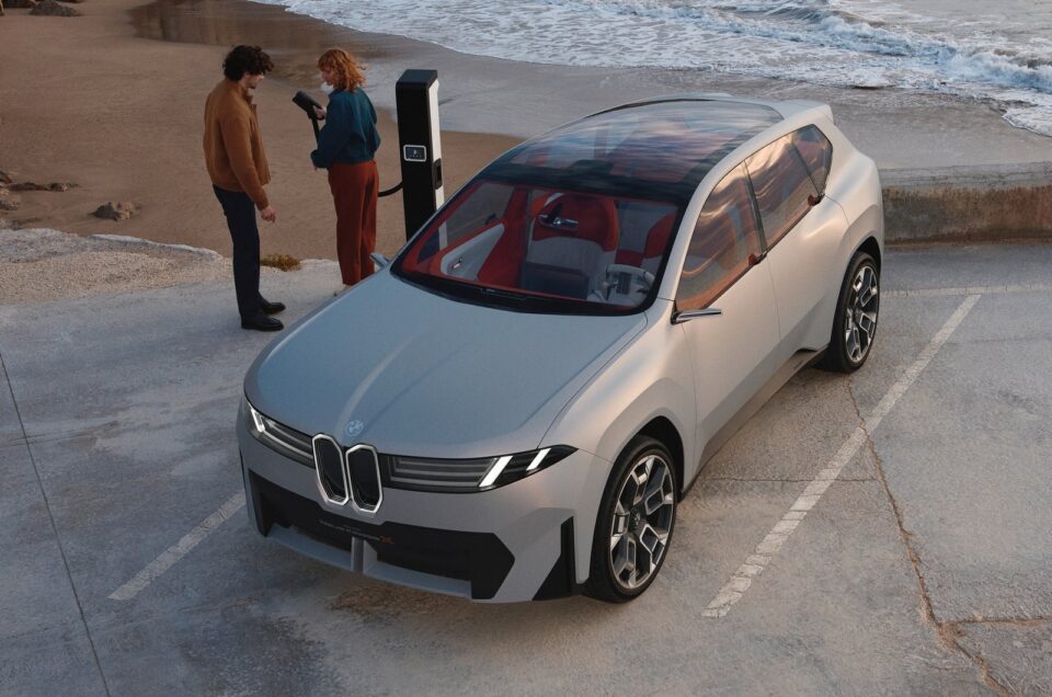 BMW показала новый электрический кроссовер (ФОТО)