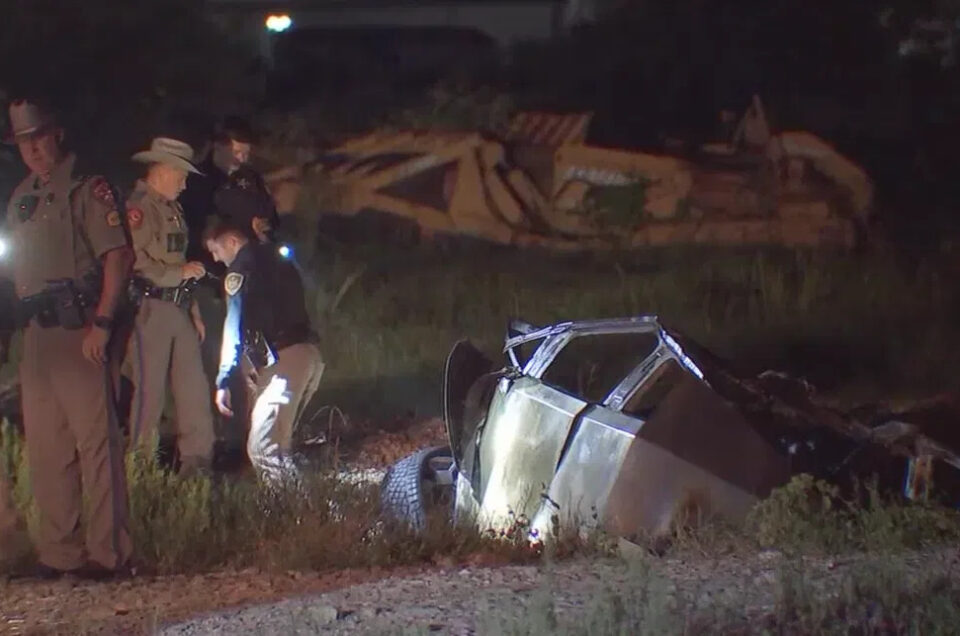 First Tesla Cybertruck Driver Dies in Crash (VIDEO)