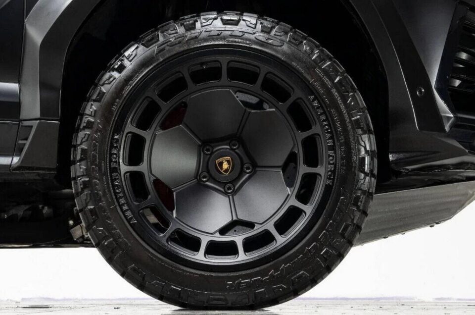 Off-Road Lamborghini Urus with 33-inch Tires Goes on Sale (PHOTO)